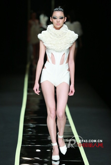 中国国际时装周:“耀若名伶”郝佳时装发布会