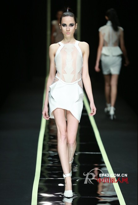 中国国际时装周:“耀若名伶”郝佳时装发布会