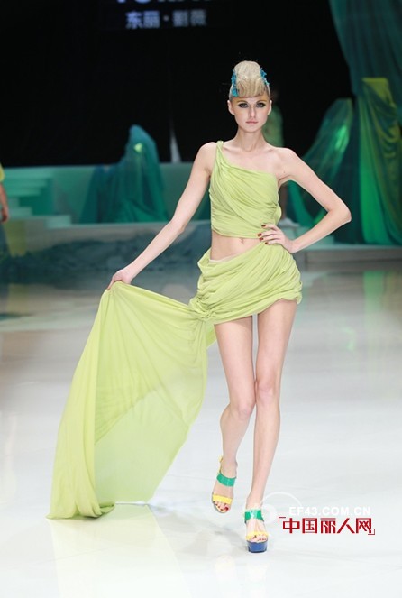 中国国际时装周:JOOOYS金绎·赵亚坤高级定制发布会