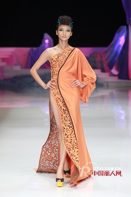 中国国际时装周:JOOOYS金绎·赵亚坤高级定制发布会