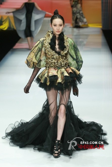 中国际时装周:“唐韵”金顶奖设计师作品发布会