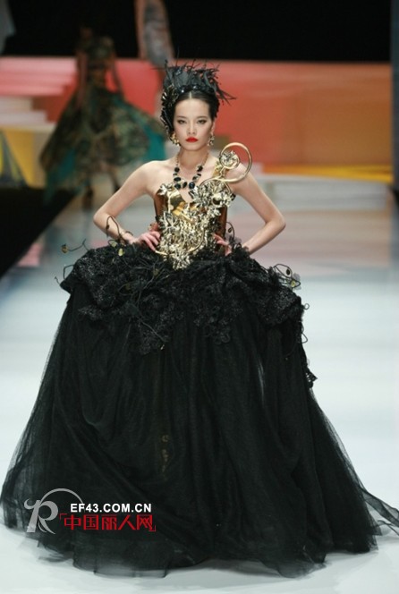 中国际时装周:“唐韵”金顶奖设计师作品发布会