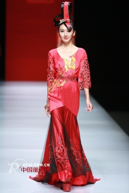 中国国际时装周:“绣·唐婕”卡特丽·唐婕2013春夏时装发布