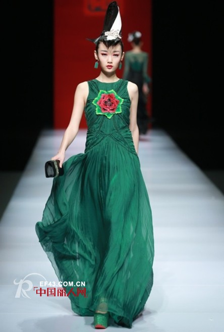 中国国际时装周:“绣·唐婕”卡特丽·唐婕2013春夏时装发布