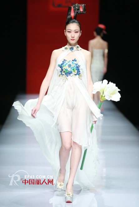 中国国际时装周:“绣·唐婕”卡特丽·唐婕2013春夏时装发布