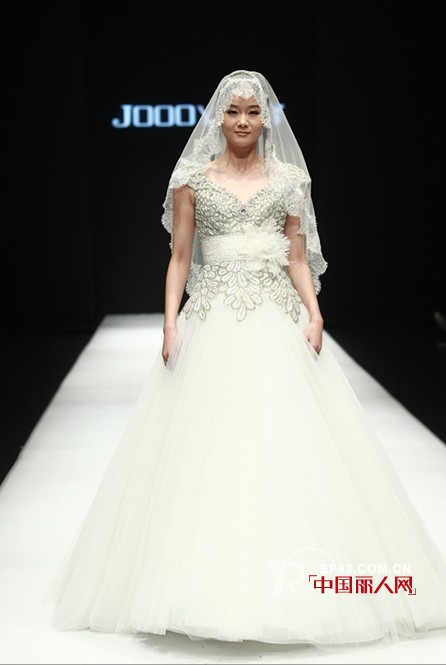 金绎·赵亚坤发布2013年春夏婚纱礼服