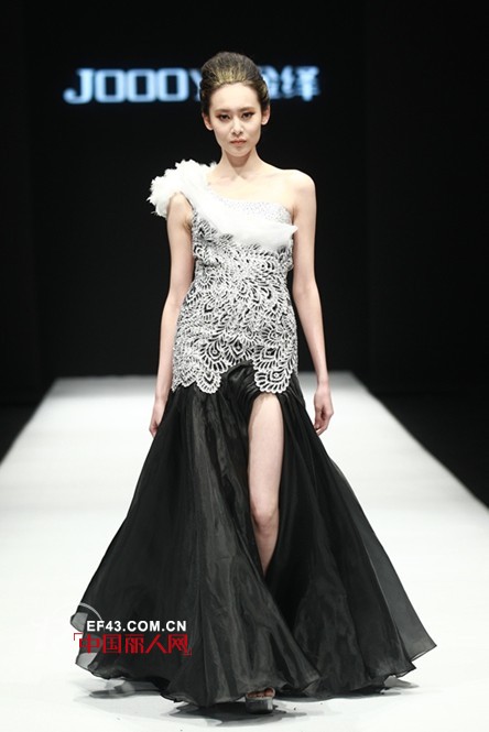 金绎·赵亚坤发布2013年春夏婚纱礼服