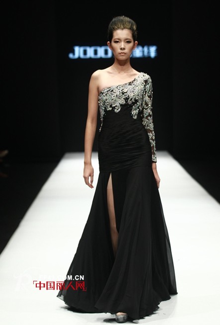 金绎·赵亚坤发布2013年春夏婚纱礼服