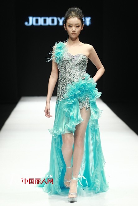 金绎·赵亚坤发布2013年春夏婚纱礼服