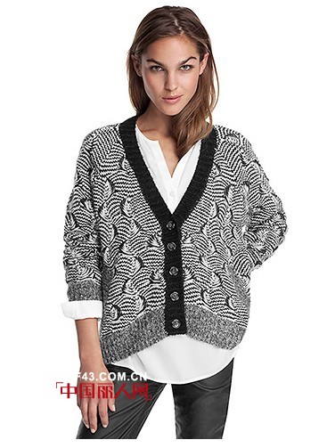 ESPRIT复古毛衣大回潮 潮人出招穿出女人味