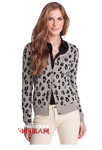 ESPRIT复古毛衣大回潮 潮人出招穿出女人味