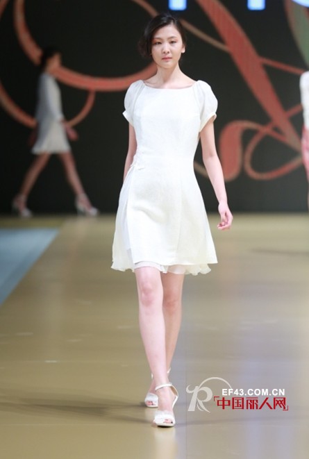 卉·赵卉洲时装2013春夏“HUI——旧爱”发布会