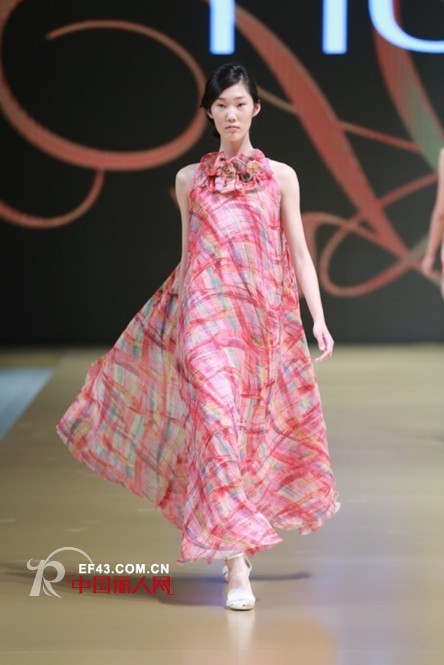 卉·赵卉洲时装2013春夏“HUI——旧爱”发布会