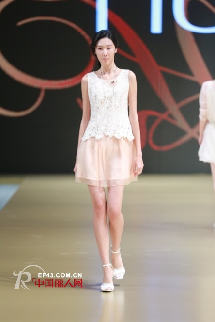 卉·赵卉洲时装2013春夏“HUI——旧爱”发布会