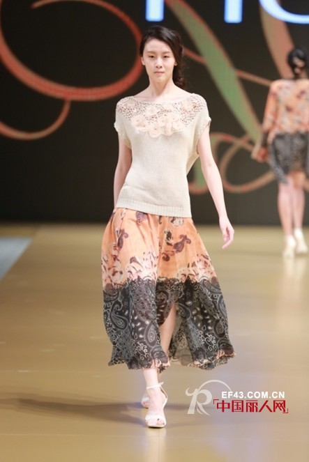 卉·赵卉洲时装2013春夏“HUI——旧爱”发布会