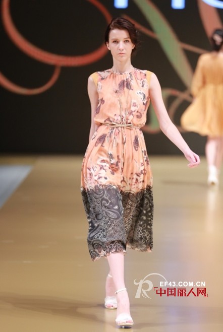 卉·赵卉洲时装2013春夏“HUI——旧爱”发布会