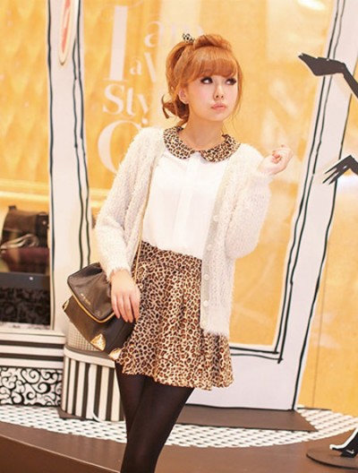 出街必胜搭配:短裙加丝袜增加回头率