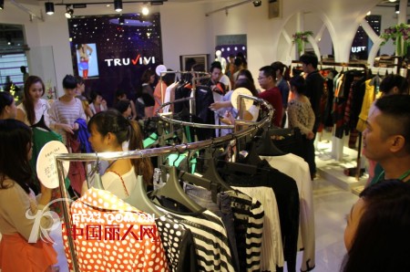 热烈庆祝TRUVIVI品牌女装2013年春夏新品订货会圆满落幕