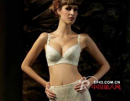 妒嫉塑身内衣  重视不穿内衣时的体形获得矫正的效果