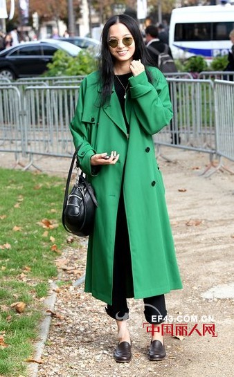 典雅绿色装打破枯黄秋日  点燃生机