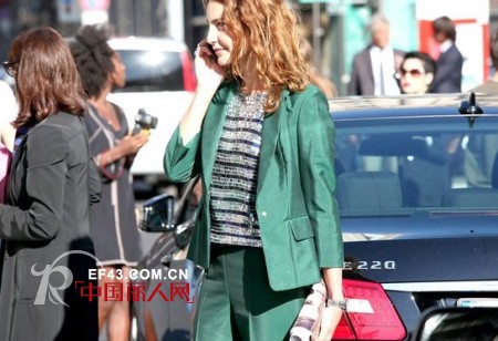 典雅绿色装打破枯黄秋日  点燃生机