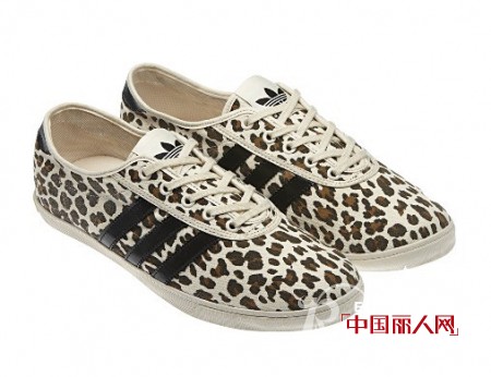 ADIDAS 原创系列 火爆潮款玩转秋冬街头