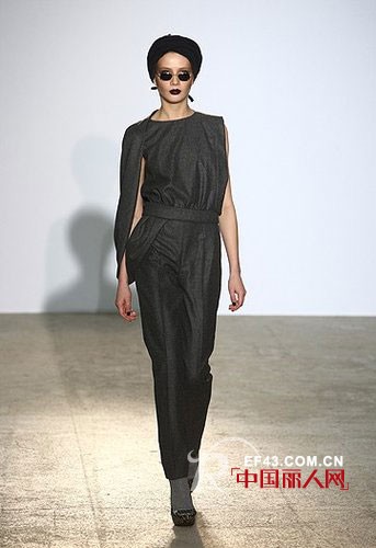 连体裤反季穿着 秋冬照样大放异彩