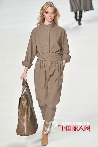 连体裤反季穿着 秋冬照样大放异彩