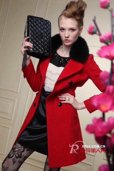 Woops成熟女装 “逆龄服”装扮职场新人