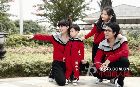 爱湾亲子装:共性不失个性  展现和谐时尚的亲子文化