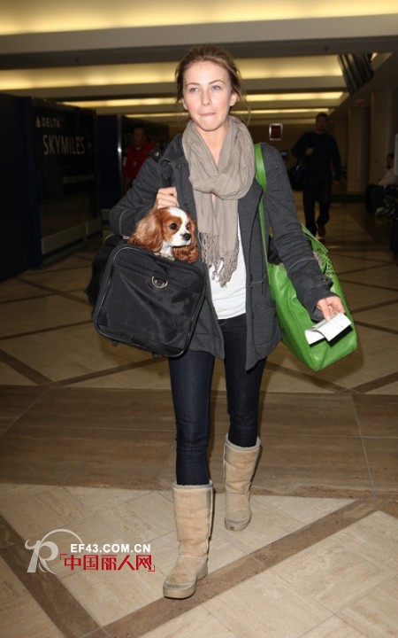 跟欧美街拍达人学如何穿雪地靴自信出街