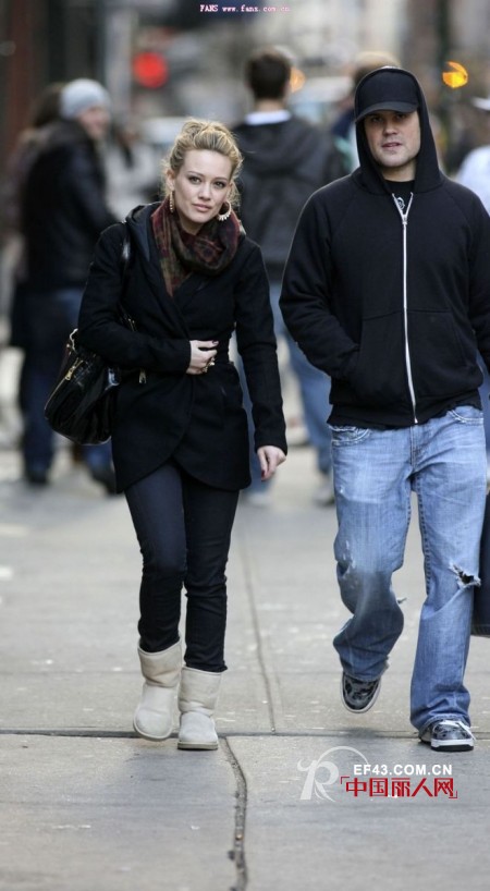 跟欧美街拍达人学如何穿雪地靴自信出街