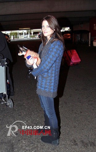 跟欧美街拍达人学如何穿雪地靴自信出街