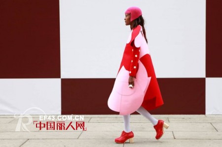 纯色单品带来清爽简约 滋润干枯季节