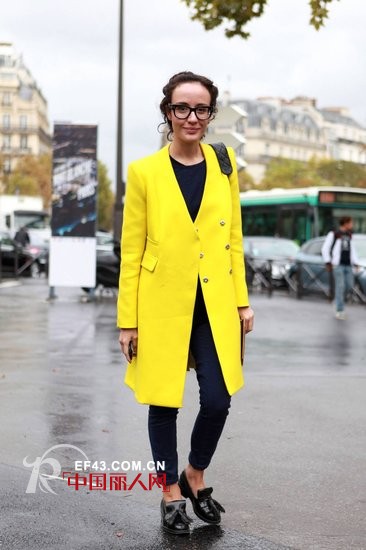 纯色单品带来清爽简约 滋润干枯季节