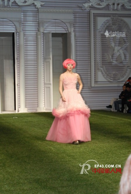 秉葳国际2013年春夏新品发布会华丽揭幕——坠入时尚的梦幻国境