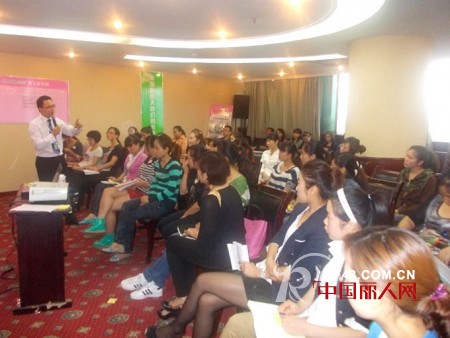 卓娅佳人“秋冬会战 闪耀2013”全国内衣加盟店长特训营南充站培训实况