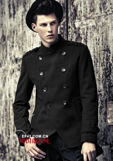 ITISF4 刮来复古风 时髦出街亮相街头