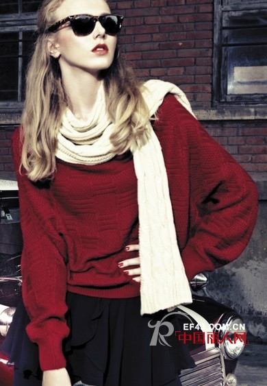 ITISF4 刮来复古风 时髦出街亮相街头