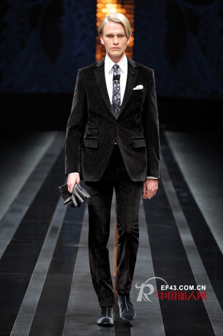 Canali 2012秋冬系列男装新品发布  圣诞派对的时尚首选