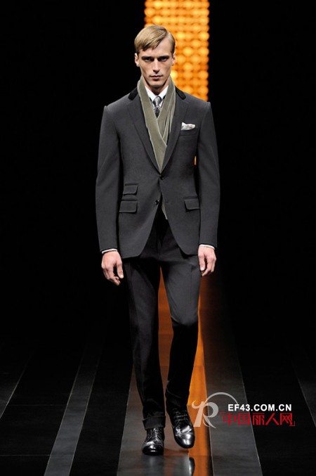 Canali 2012秋冬系列男装新品发布  圣诞派对的时尚首选