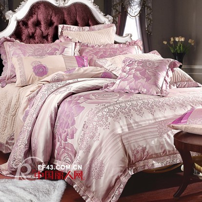 红豆家纺当季新品 轻松营造浪漫幸福的家庭氛围