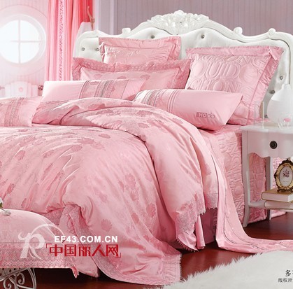 红豆家纺当季新品 轻松营造浪漫幸福的家庭氛围