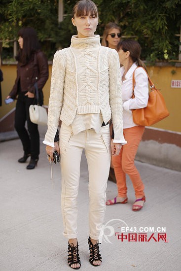 潮人都爱复古怀旧风 粗线毛衣感受妈妈的温暖