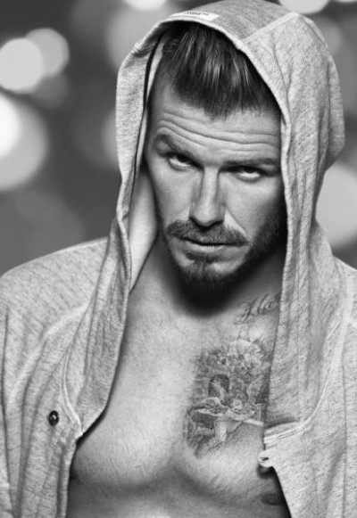 小贝新半裸照公布 叛逆男造型露胸毛内裤激凸