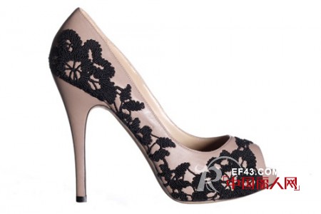 蕾丝高跟鞋早春彰显奢华风韵
