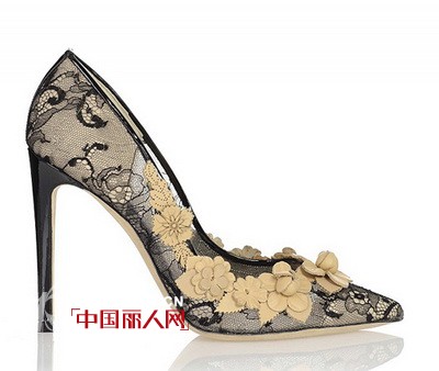 蕾丝高跟鞋早春彰显奢华风韵