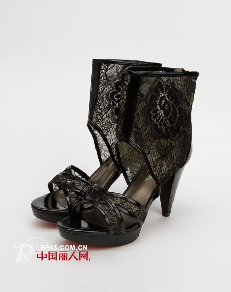 蕾丝高跟鞋早春彰显奢华风韵