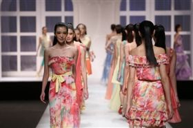 “石狮设计”惊艳中国国际时装周