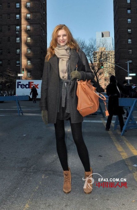跟欧美街头潮妞学习冬季美丽不冻人的潮搭法则